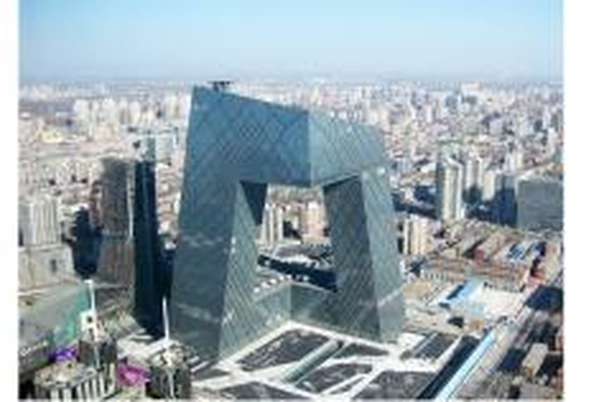 Bangunan utama CCTV Headquarters adalah sebuah lingkaran yang terbentuk dari enam bagian horizontal dan vertikal meliputi 473 ribu meter persegi luas bangunan.