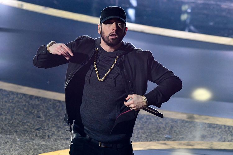 Rapper Eminem tampil di panggung Academy Awards ke-92 atau Oscar 2020, di Dolby Theatre, Hollywood, California, Minggu (9/2/2020). Tahun ini, film Parasite berhasil memborong empat piala pada ajang bergengsi yang memberikan penghargaan bagi insan film dengan pencapaian tertinggi itu.