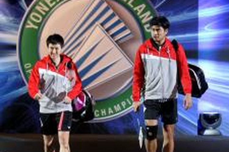 Pasangan ganda campuran Indonesia, Liliyana Natsir (kiri) dan Tontowi Ahmad, merebut gelar juara All England 2014 setelah mengalahkan Zhang Nan/Zhao Yunlei, dalam dua gim 21-13, 21-17 pada pertandingan final di National Indoor Arena, Birmingham, Inggris, Minggu (9/3/2014) malam.