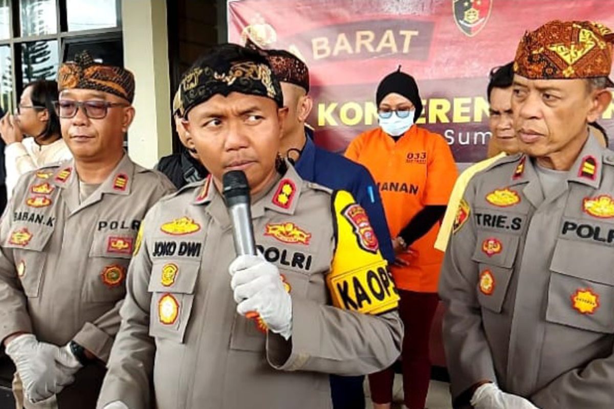 Polres Sumedang amankan wanita pelaku curas yang menjalankan aksinya dengan meracuni korban menggunakan racun tikus, Jumat (27/9/2024). KOMPAS.com/AAM AMINULLAH