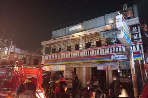 Kebakaran Melanda Minimarket di Jalan Kebahagiaan Sukmajaya Depok