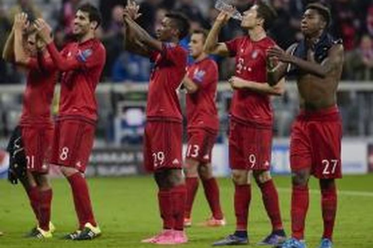 Para pemain Bayern Muenchen merayakan kemenangan atas DInamo Zagreb, Selasa (29/9/2015). 