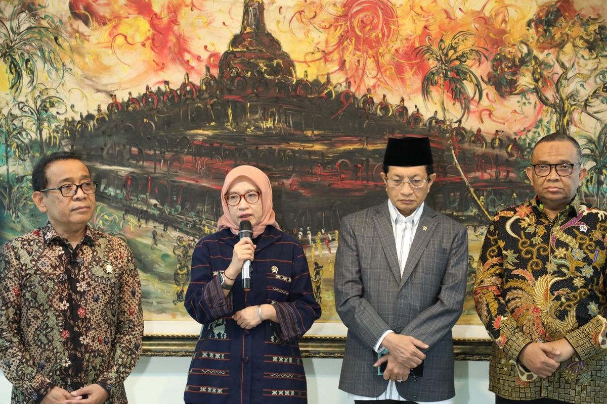 Menteri Koordinator PMK Pratikno, Menteri Agama Nasaruddin Umar, Menteri Pendayagunaan Aparatur Negara dan Reformasi Birokrasi (PANRB) Rini Widyantini, dan Wakil Menteri Ketenagakerjaan Afriansyah Noor mengadakan konferensi pers menetapkan Surat Keputusan Bersama (SKB) Nomor 1497/2025, Nomor 2/2025 dan Nomor 5/2025 tentang Hari Libur Nasional dan Cuti Bersama Tahun 2026 dalam Rapat Tingkat Menteri (RTM) di Kantor Kementerian Koordinator Bidang Pembangunan Manusia dan Kebudayaan (PMK), Jakarta, Jumat (19/9/2025).
