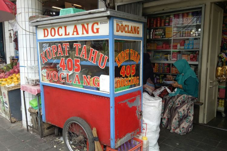 Salah satu doclang yang terkenal ramai dan ada di pusat Kota Bogor ialah Doclang 405, yang buka 24 jam di Jalan Merdeka, Bogor. Doclang salah satu hidangan khas Bogor yang cukup sederhana, tapi menggugah selera.