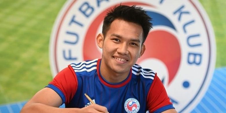 Bintang timnas Indonesia, Witan Sulaeman, ketika menanda tangani kontrak dengan tim kasta teratas Liga Slovakia, FK Senica, pada Jumat (21/1/2022).