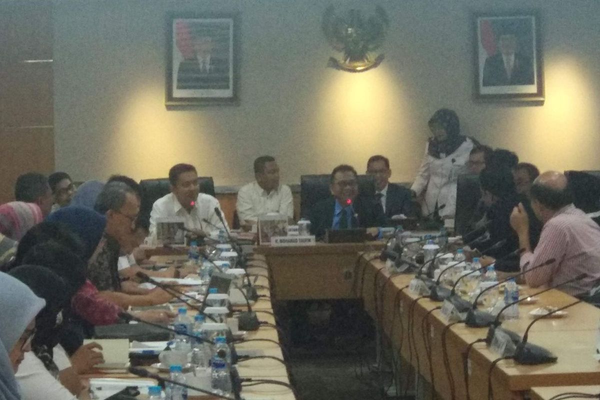 Rapimgab DPRD DKI Jakarta membahas mekanisme pemilihan wakil gubernur DKI Jakarta, Rabu (13/3/2019).