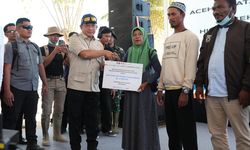 Pemerintah Serahkan Bantuan Perbaikan Rumah, Kasatgas Tito Pastikan Negara Bersama Masyarakat Terdampak Bencana