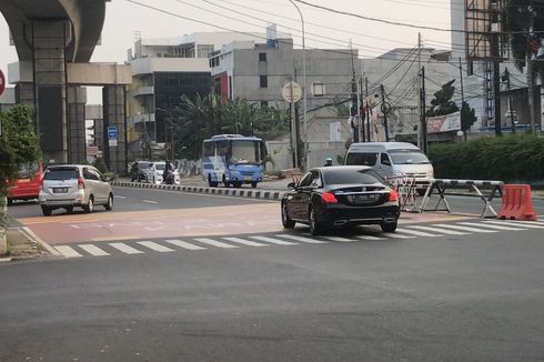 Hari Pertama Ganjil Genap, Banyak Mobil Berpelat Genap Lintasi Jalan Fatmawati