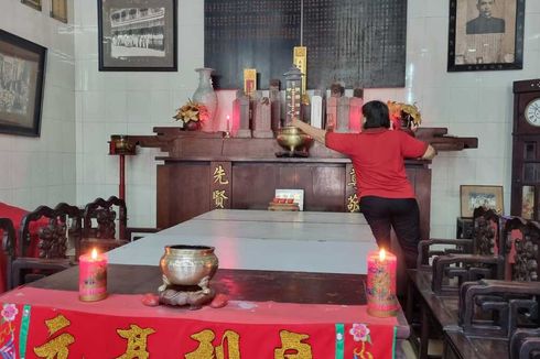 Perayaan Imlek, Etnis Tionghoa di Pecinan Semarang Sajikan Makanan Kesukaan Gus Dur untuk Sembahyang
