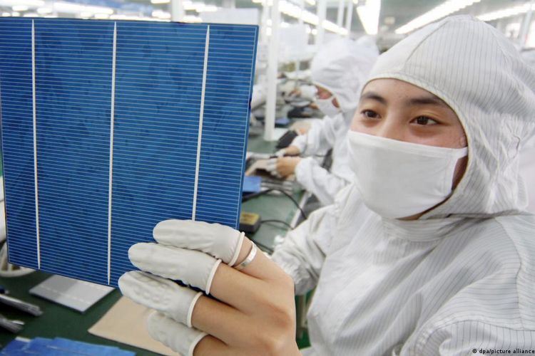 Hanya dalam hitungan belasan tahun, China berhasil mendominasi pasar panel surya.