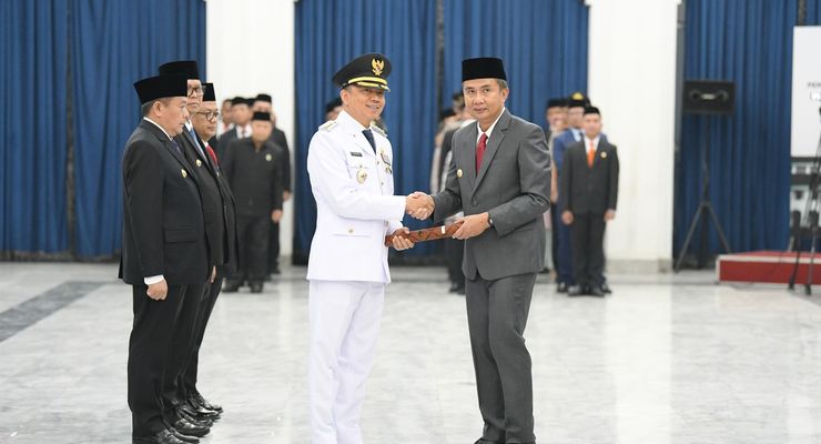 Baru Dilantik, Pj Wali Kota Bandung Diminta Atur Lampu Merah "Terlama Sedunia"