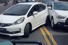 Viral, Video Aksi Mobil Hijau Kasih Paham Kendaraan Lawan Arus di Denpasar