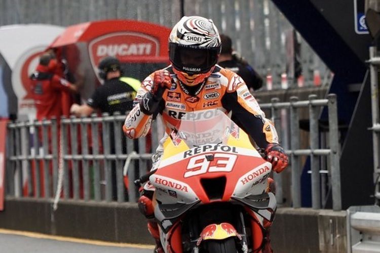 Pebalap Repsol Honda setelah berhasil meraih pole position atau posisi terdepan pada sesi kualifikasi MotoGP Jepang 2022 di Sirkuit Motegi, Prefektur Tochigi, Sabtu (24/9/2022) sore WIB.