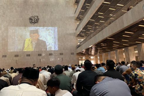 Shalat Jumat di Masjid Istiqlal, Mesut Ozil Jadi Sasaran Foto Warga