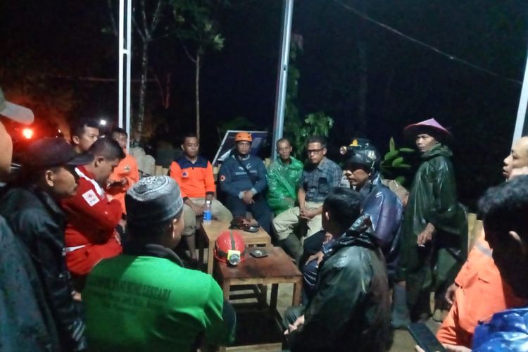 DOKUMENTASI/Tim Gabungan sedang melakukan koordinasi pencarian korban tenggelam di Purworejo Jawa Tengah