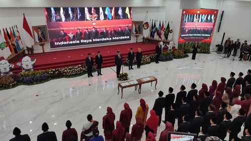 KPU Lantik Ratusan Komisioner Baru di 1 Provinsi dan 37 Kabupaten/Kota Jelang Pilkada dan Sengketa MK