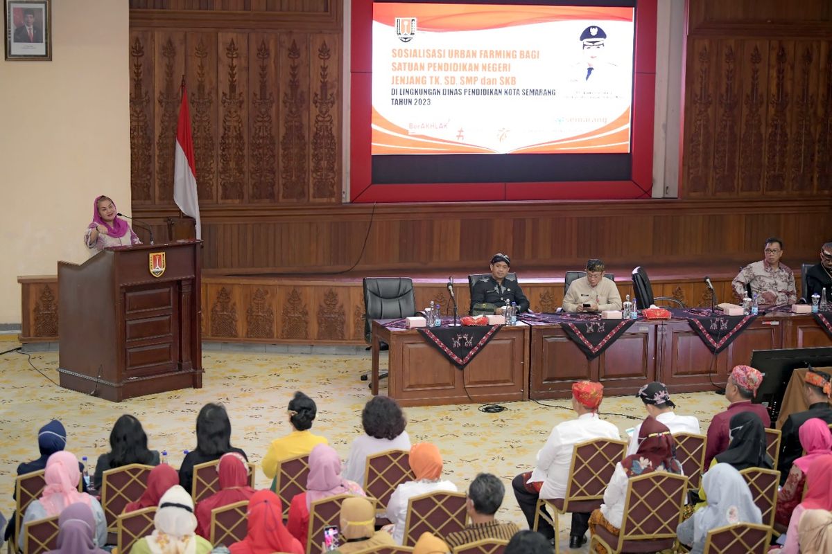 Pelaksana Tugas (Plt) Wali Kota Semarang Hevearita Gunaryanti Rahayu berencana memasukkan mata pelajaran bercocok tanam atau urban farming ke dalam kurikulum Merdeka Belajar. Dia mengatakan itu di hadapan para kepala TK, SD, hingga SMP negeri di Balaikota Semarang, Kamis (5/1/2023).
