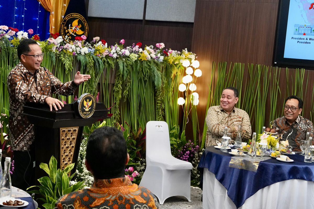 Menteri Dalam Negeri (Mendagri) Muhammad Tito Karnavian saat menghadiri Syukuran Hari Ulang Tahun (HUT) ke-14 DKPP di Ruang Sidang DKPP, Jakarta, Jumat (12/6/2026).
