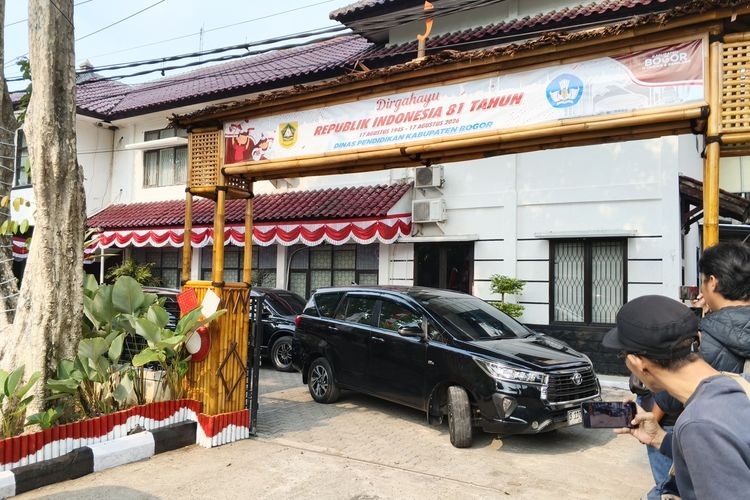 KPK Geledah Kantor Disdik Kabupaten Bogor, Sita Dokumen 
