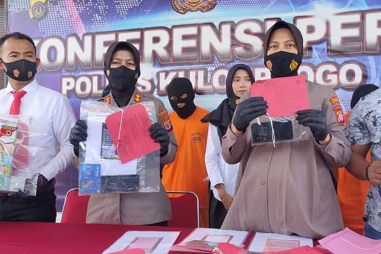 Polisi berangus judi togel dan judi online di Kabupaten Kulon Progo, Daerah Istimewa Yogyakarta.