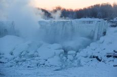 Suhu di AS Minus 52 Derajat Celsius, Air Terjun Niagara Membeku