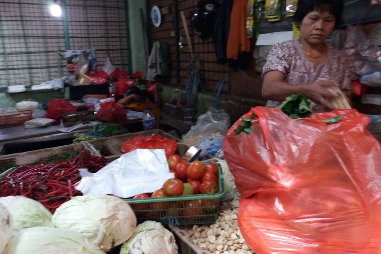 Pedagang Pasar Induk Kramat Jati