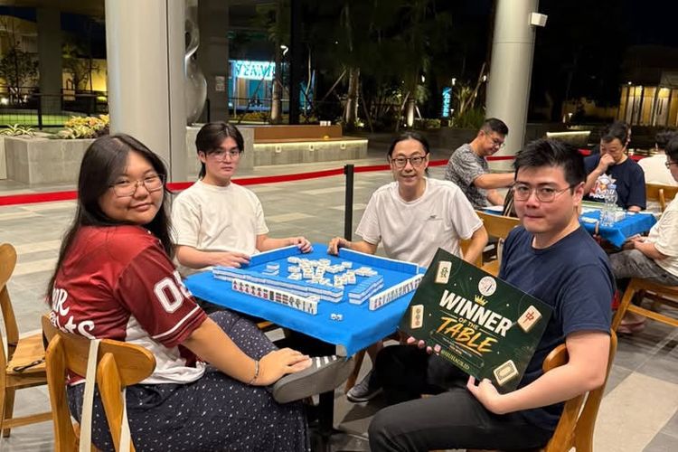 Cara Komunitas Huhaus Semarang Melestarikan Tradisi Peranakan lewat Permainan Ubin Mahjong