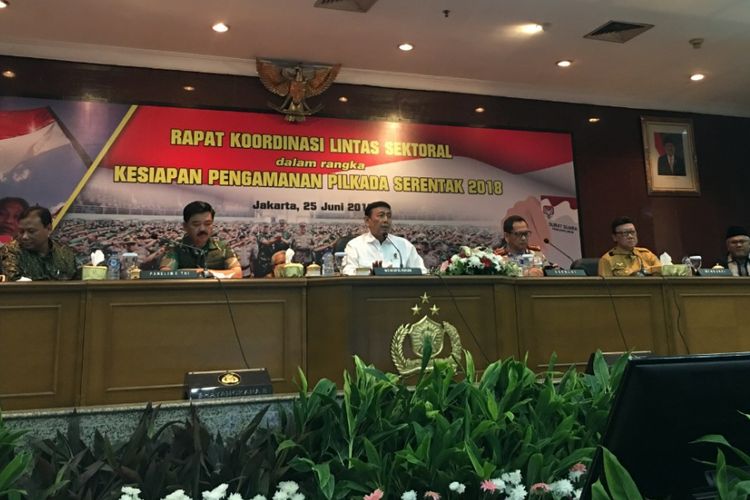 Rapat koordinasi lintas sektor persiapan pengamanan Pilkada 2018 di Mabes Polri, Senin (25/6/2018).