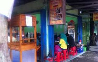 Dulu yang Makan di Sini Menyebutnya Bakso Toilet...