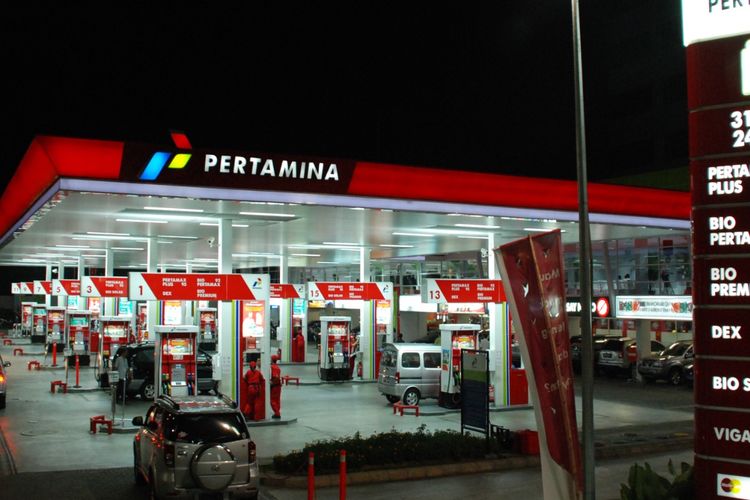Ilustrasi harga BBM Pertamina. Harga BBM Pertamina terbaru 2025. Harga BBM hari ini. Harga BBM Oktober 2025. Harga BBM 1 Oktober 2025.