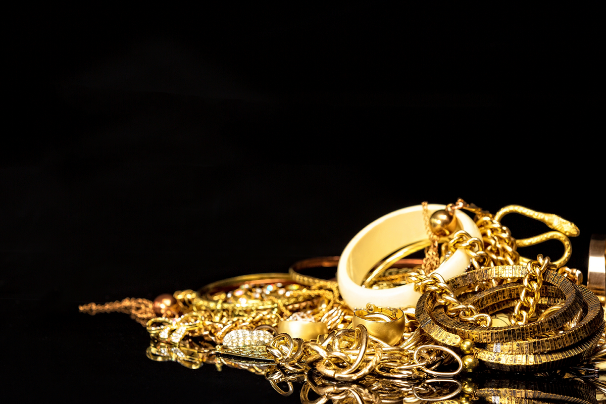 Ilustrasi emas perhiasan. Cara membedakan emas asli atau palsu. Apa saja ciri emas palsu. Apa saja ciri emas asli.