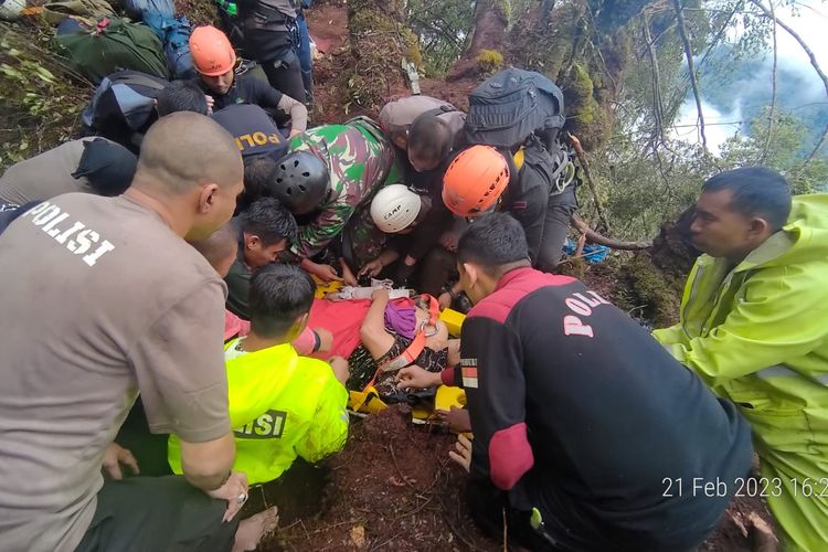 Kapolda Jambi, Irjen Pol Rusdi Hartono berhasil dievakuasi dari lokasi kecelakaan dengan menggunakan helikopter Superpuma. Kondisi kapolda sadar dan stabil, cedera patah tulang tangan, dan ada keluhan di punggung.