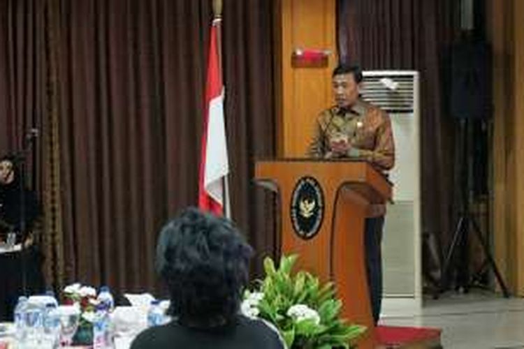 Menko Polhukam Wiranto saat memberikan sambutan dalam acara silaturahmi dengan para tokoh lintas agama di kantor Kemenko Polhukam, Jakarta Pusat, Senin (21/11/2016).