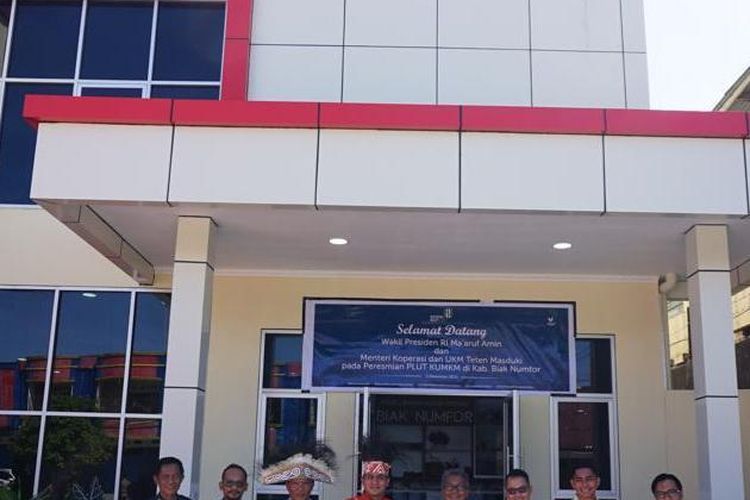 Kementerian Koperasi dan UKM (KemenKopUKM) membangun Pusat Layanan Usaha Terpadu Koperasi dan Usaha Mikro, Kecil dan Menengah (PLUT KUMKM) di Kabupaten Biak Numfor, Papua.