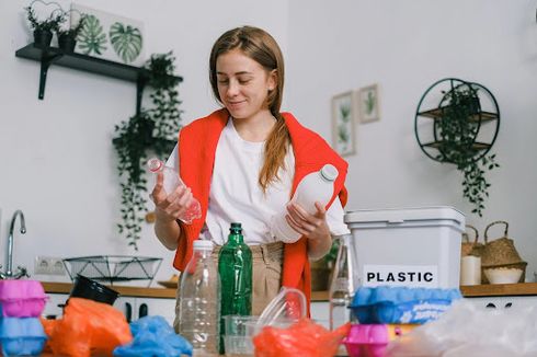 10 Kerajinan dari Botol Plastik Terbaik, Ide Kreasi Daur Ulang Barang Bekas