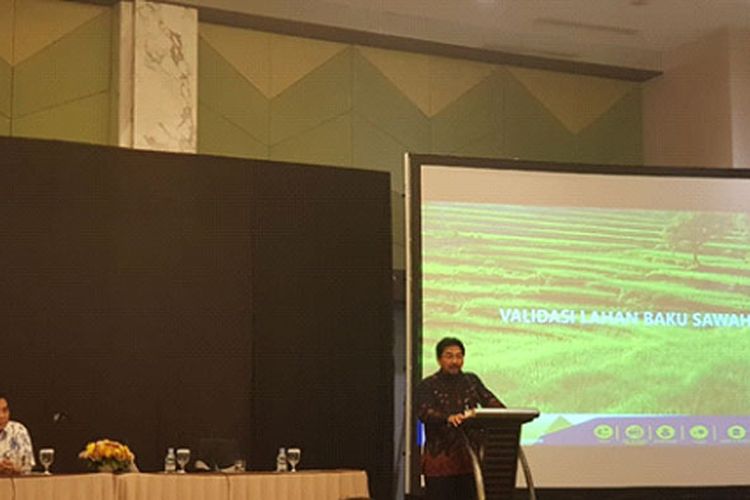 Direktur Jenderal Prasarana dan Sarana Pertanian (PSP) Kementan Sarwo Edhy saat membuka Rapat Validasi Lahan Baku Sawah di Bogor, Selasa (29/10) malam