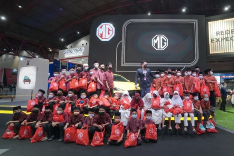 Sebagai upaya memenuhi tanggung jawab sosial perusahaan, IIMS Hybrid 2022 menyelenggarakan program CSR di area JIExpo Kemayoran.

