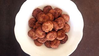 Frikadel: Kelezatan Bakso Belanda yang Menggoda Selera
