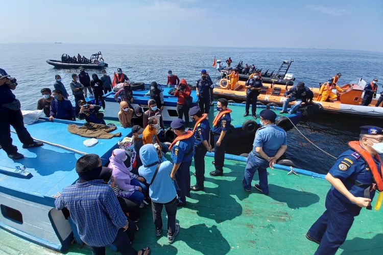 Indonesia's marine patrol officers intercepted service boats carrying homecoming travelers amid Idul Fitri travel ban during the Covid-19 pandemic. 