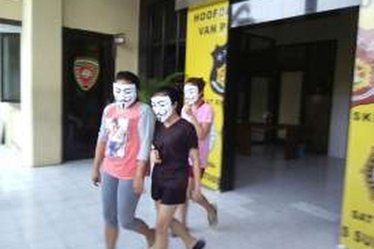 Mahasiswi korban prostitusi di Mapolrestabes Surabaya, Jumat (26/8/2016).