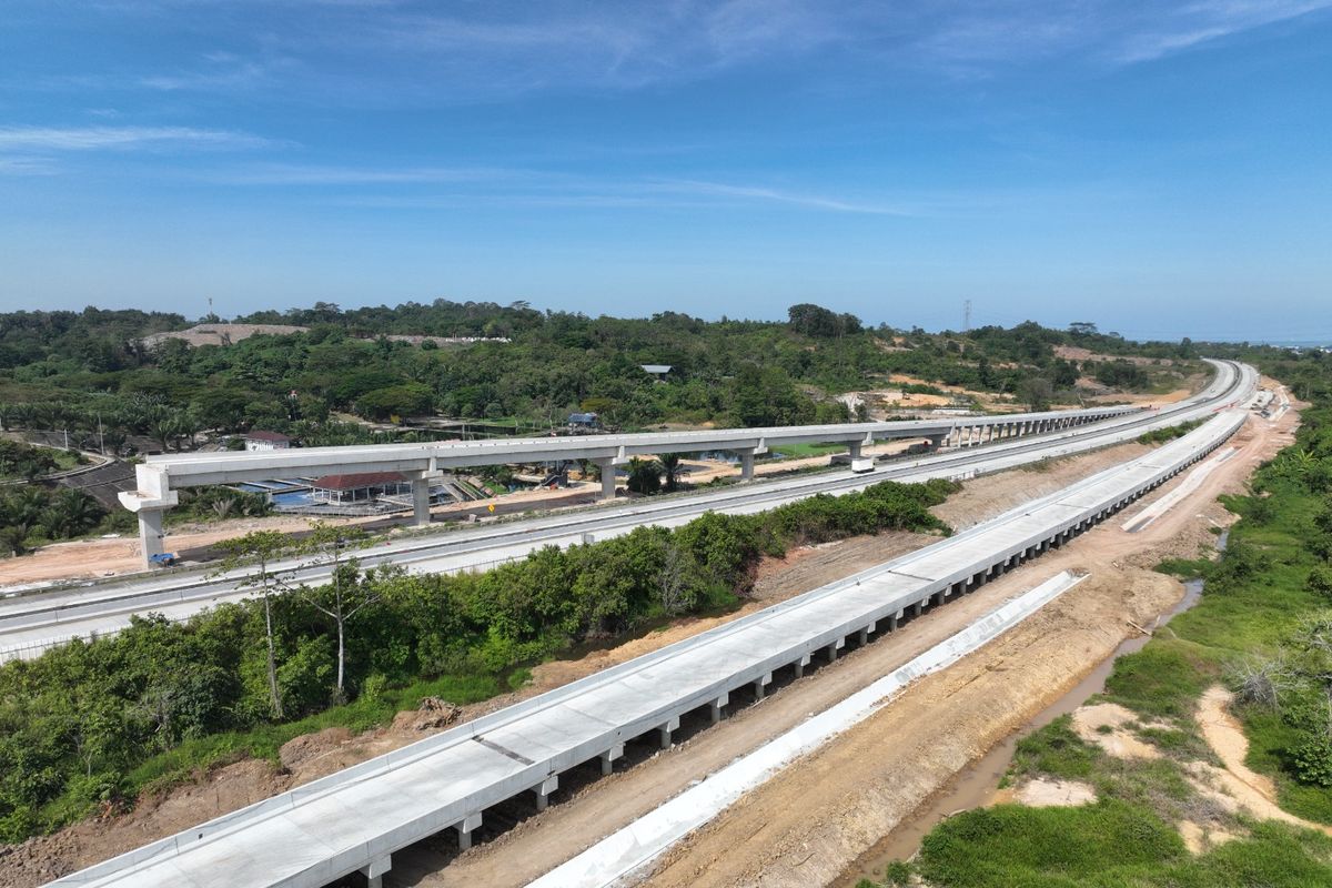 Jalan Tol Sepinggan Paket 1B yang menghubungkan Bandara Internasional Sultan Aji Muhammad Sulaiman Sepinggan dengan Tol Balikpapan-Samarinda, Kalimantan Timur, tembus 3,5 persen