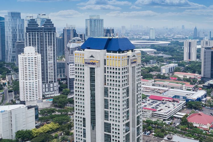 Plaza Mandiri, kantor pusat Bank Mandiri di Jalan Gatot Subroto, Jakarta, meraih penghargaan Association of Southeast Asian Nations (ASEAN) Energy Awards 2023 pada kategori Retrofitted Building. 
