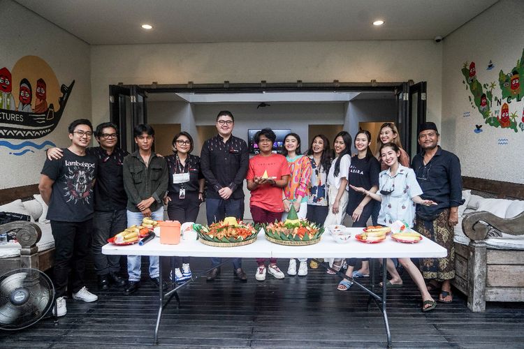Rumah produksi IDN Pictures akan segera memproduksi dua film baru berjudul Sebuah Seni untuk Memahami Kasih dan Qorin yang diharapkan bisa membantu memulihkan industri perfilman Indonesia.