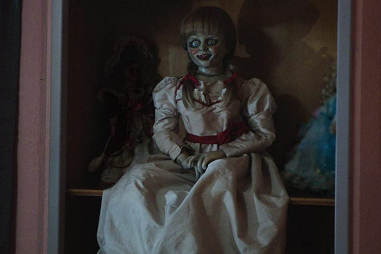 Boneka Annabelle dari film horor Annabelle (2014)