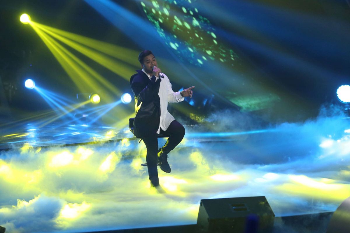 Penampilan Abdul di acara Top 9 Indonesian Idol 2018 Studio 11, MNC Studios, Kebon Jeruk, Jakarta Barat, Selasa (13/2/2018). Dalam episode Top 9 Indonesian Idol 2018 salah seorang peserta akan kembali tereliminasi di penghujung acara.