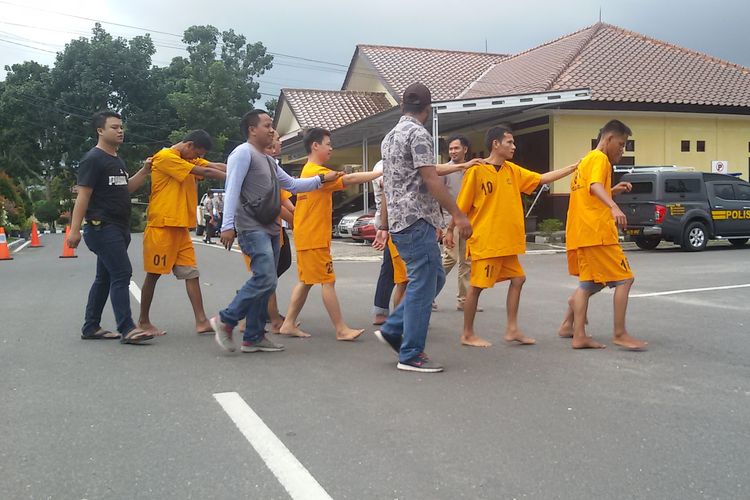 Sejumlah tersangka kriminal umum digelandang di Mapolda Kepulauan Bangka Belitung, Senin (25/3/2019).