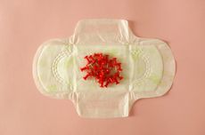 Benarkah Darah Menstruasi yang Berserabut dan Menggumpal adalah Tanda Kista?