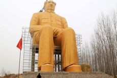 China Bangun Patung Raksasa Mao Zedong Berlapis Emas