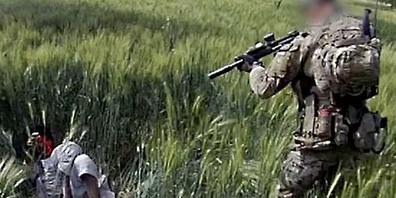 Australian soldiers recorded shooting dead Afghan soldiers are not armed. Page all