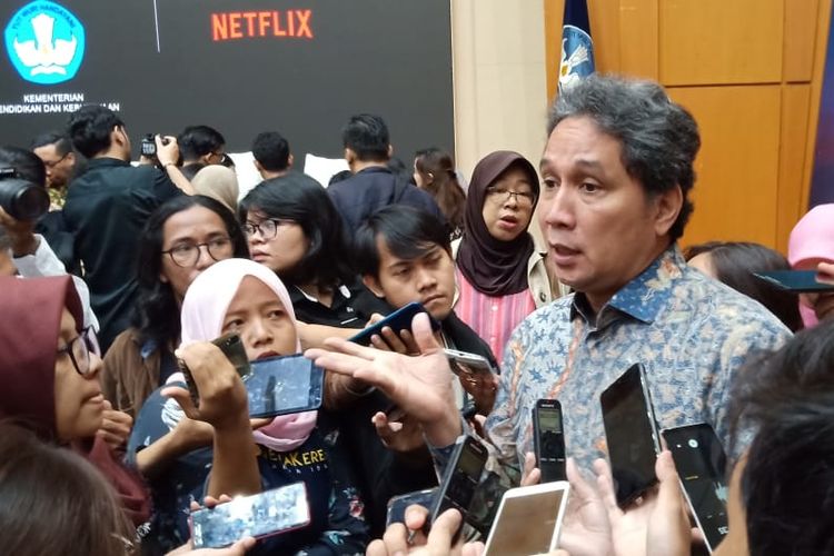 Dirjen Kebudayaan Kemendikbud Hilmar Farid menyampaikan kemitraan antara Kemendikbud dalam konferensi pers kemitraan Kemendikbud dan Netflix di Jakarta (9/1/2020).